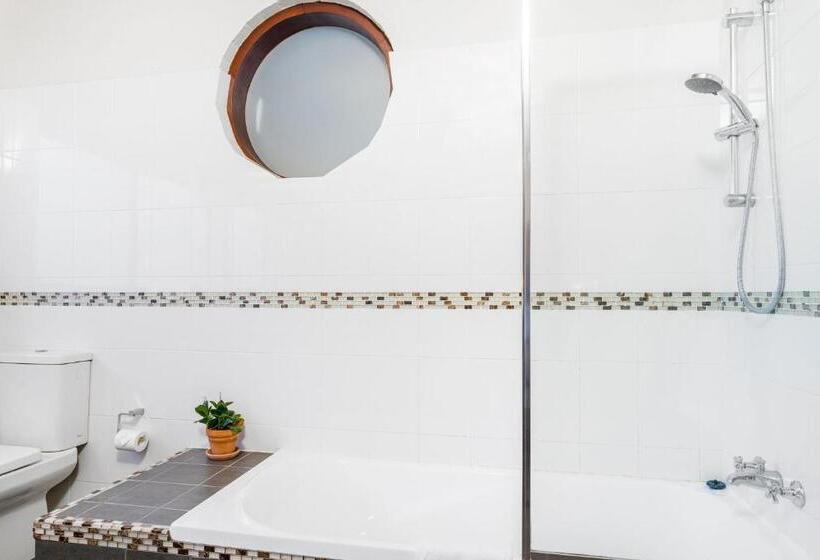 バルコニー付きスタンダードルーム, Aquarius Backpackers Resort