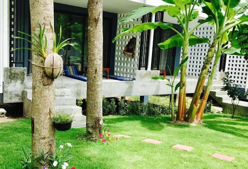 标准房带园景, Kiri Tawan