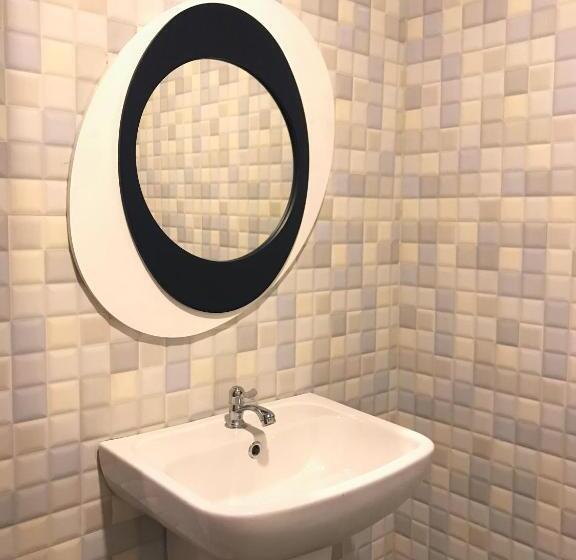 标准房带园景, Kiri Tawan