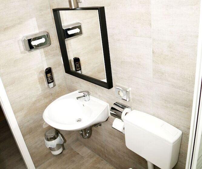 اتاق استاندارد سه نفره, Main Hotel Frankfurt City