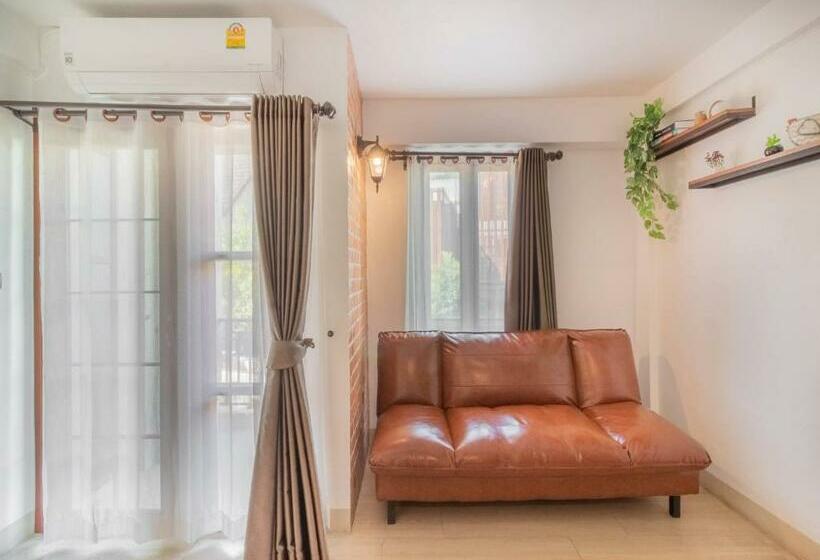 Студио Стандарт Вид на Сад, The Old City Wall Inn