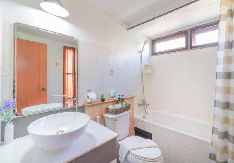 Номер Deluxe, The Old City Wall Inn