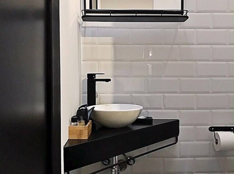 四人标准间, Lanave