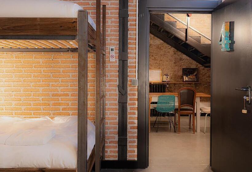 四人标准间, Lanave