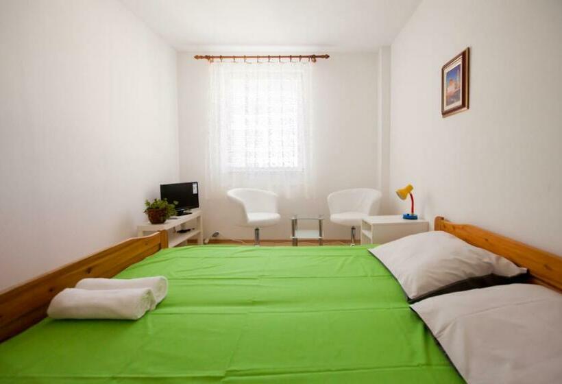 スタンダードルーム, Friendly People's Guest House