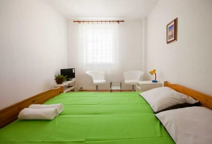 اتاق استاندارد, Friendly People's Guest House