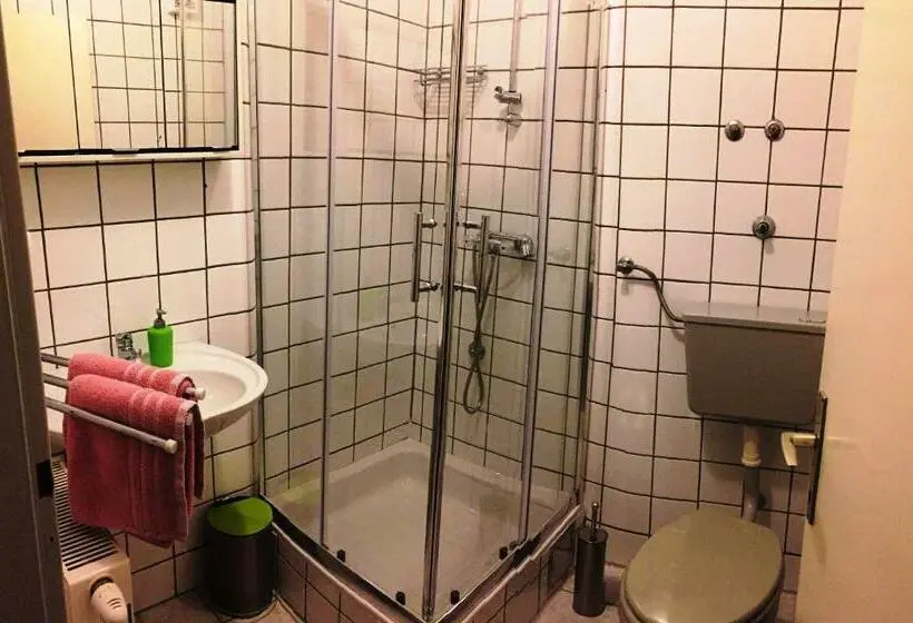 اتاق استاندارد, Friendly People's Guest House