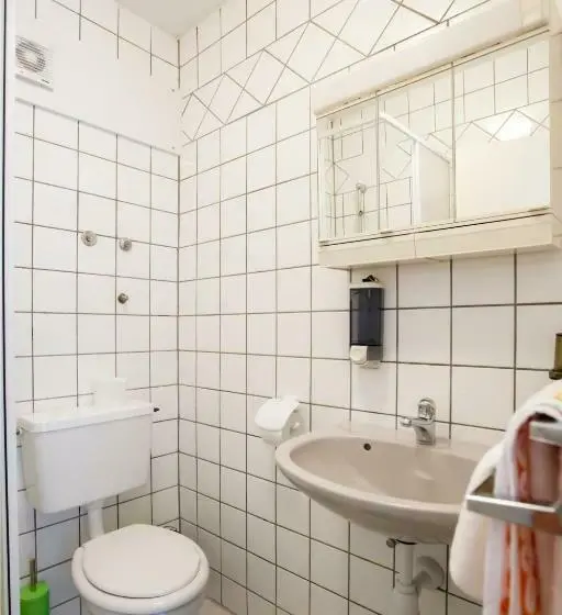 استودیو استاندارد با بالکن, Friendly People's Guest House