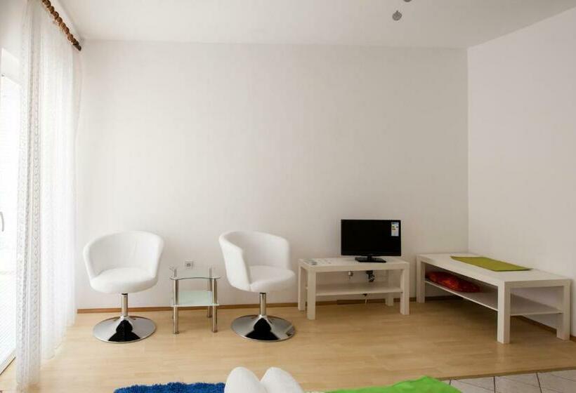 バルコニー付きスタンダードステューディオ, Friendly People's Guest House