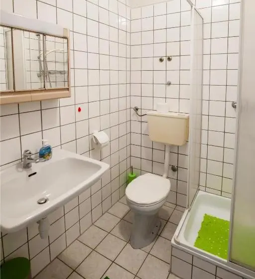 استودیو استاندارد با چشمانداز باغ, Friendly People's Guest House