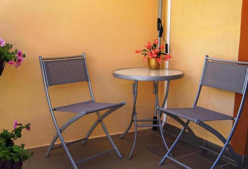 Студио Стандарт Вид на Сад, Friendly People's Guest House