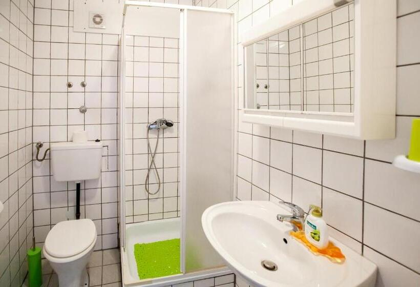 Студия Стандарт, Friendly People's Guest House