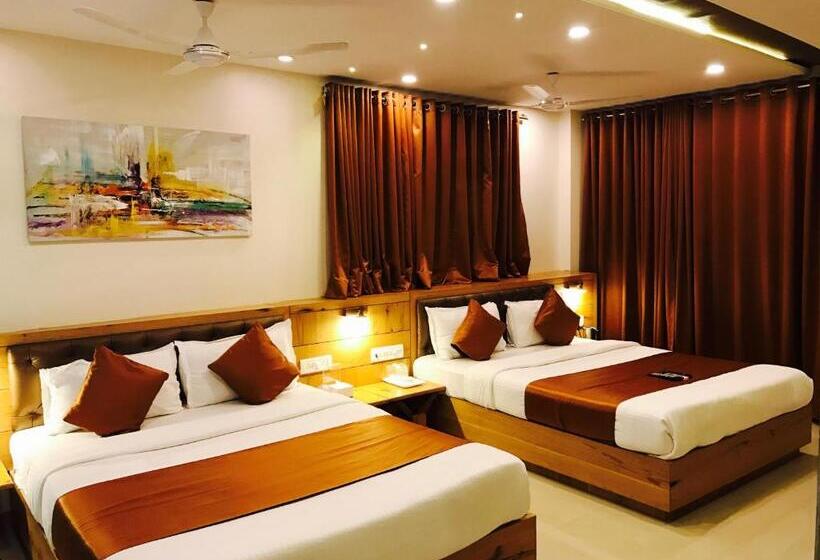 اتاق استاندارد چهار تخته, Grandeur Near Mumbai International Airport