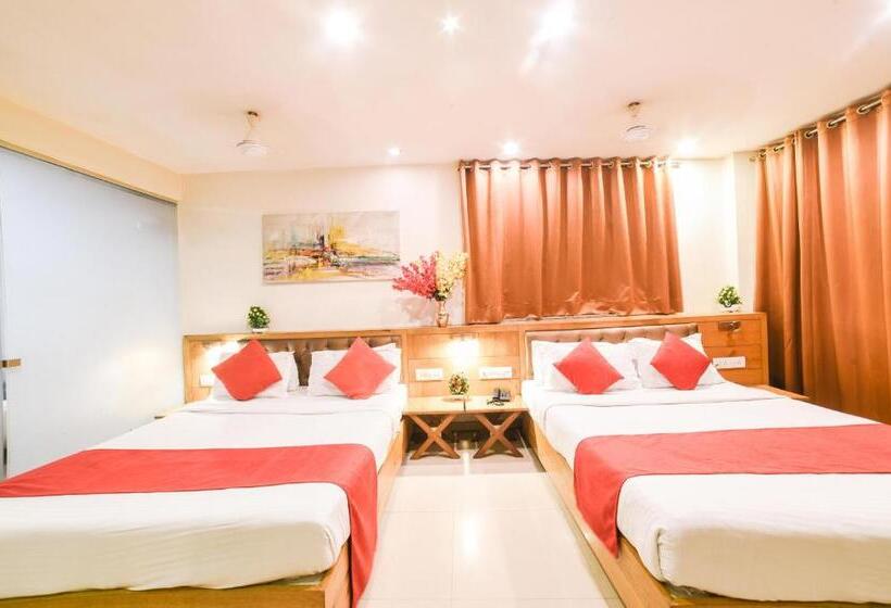 اتاق استاندارد چهار تخته, Grandeur Near Mumbai International Airport