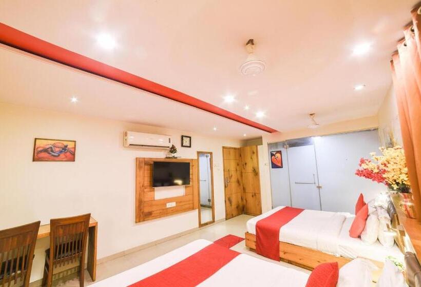 اتاق استاندارد چهار تخته, Grandeur Near Mumbai International Airport