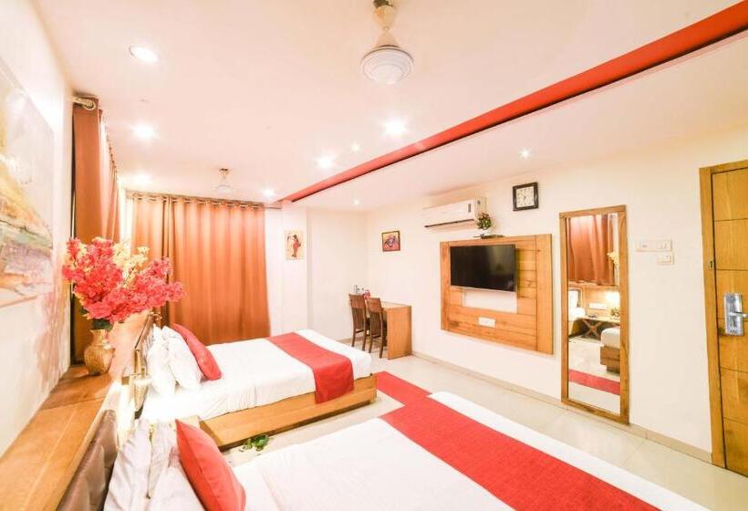 اتاق استاندارد چهار تخته, Grandeur Near Mumbai International Airport