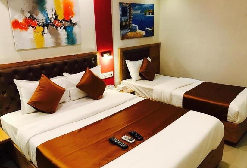 اتاق لوکس سه تخته, Grandeur Near Mumbai International Airport