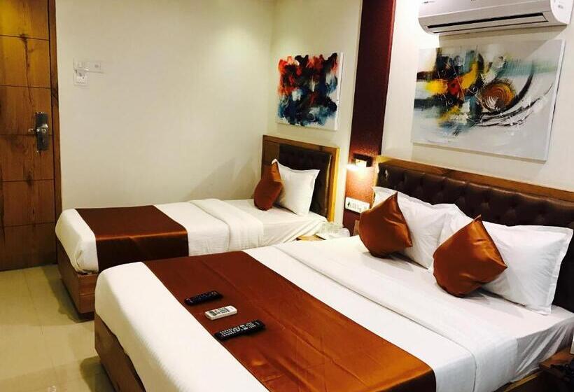 Трехместный Номер Deluxe, Grandeur Near Mumbai International Airport