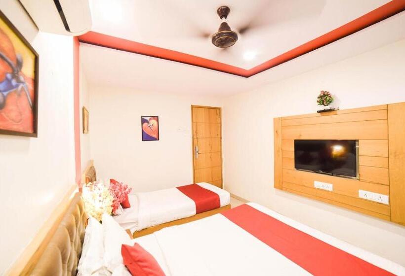 اتاق لوکس سه تخته, Grandeur Near Mumbai International Airport