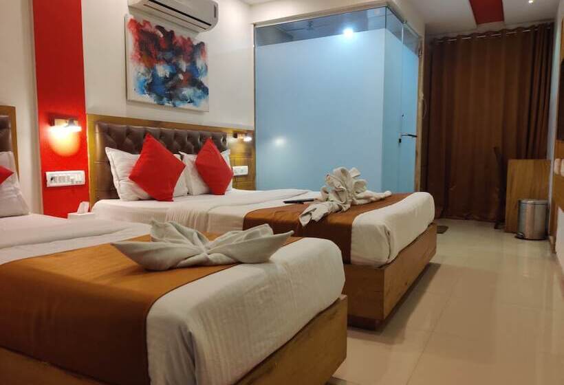 اتاق لوکس سه تخته, Grandeur Near Mumbai International Airport