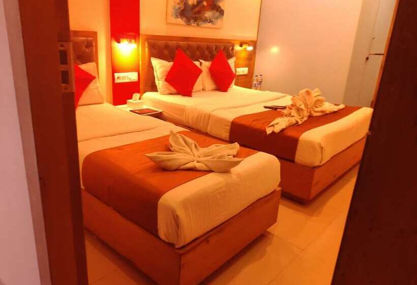 اتاق لوکس سه تخته, Grandeur Near Mumbai International Airport