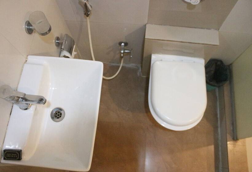 Трехместный Номер Deluxe, Grandeur Near Mumbai International Airport