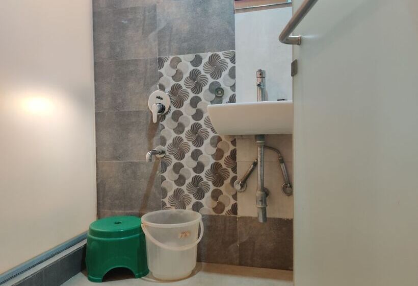 اتاق لوکس سه تخته, Grandeur Near Mumbai International Airport