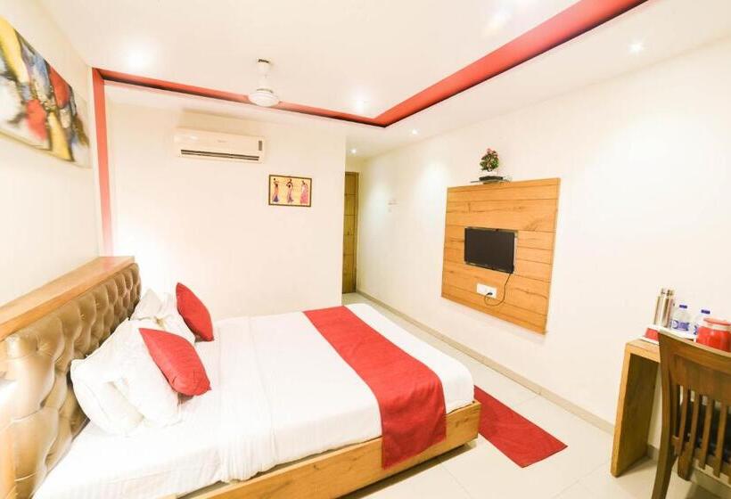 Номер Deluxe, Grandeur Near Mumbai International Airport