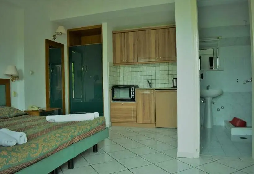 Standard-studio, Oula Maisonettes