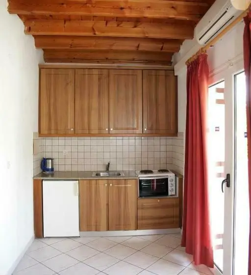 Standard-studio, Oula Maisonettes