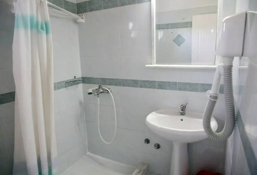 Standard-studio, Oula Maisonettes