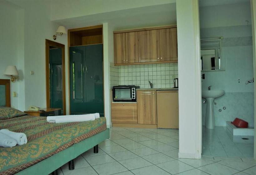 四人标准间, Oula Maisonettes