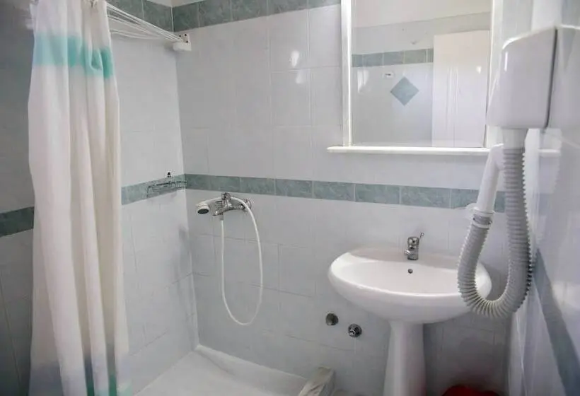 Huoneisto 1 Makuuhuone, Oula Maisonettes