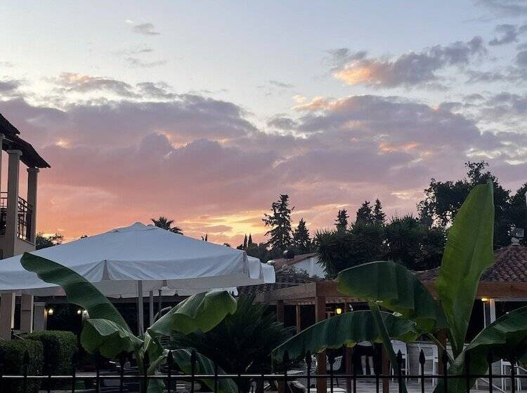 四人标准间, Oula Maisonettes