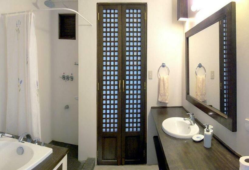 ویلای 2 خوابه, Out Of The Blue Resort