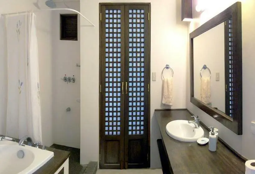 ویلای 2 خوابه, Out Of The Blue Resort