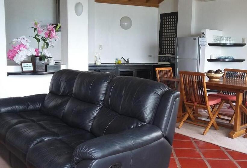 ویلای 2 خوابه, Out Of The Blue Resort