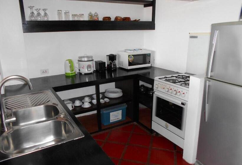 ویلای 1 خوابه, Out Of The Blue Resort