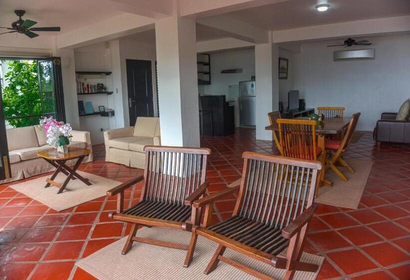 ویلای 1 خوابه, Out Of The Blue Resort