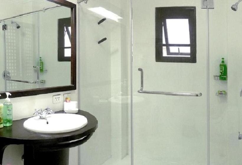 سوییت با چشمانداز استخر, Out Of The Blue Resort