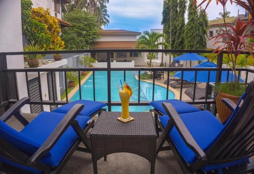 سوییت با چشمانداز استخر, Out Of The Blue Resort