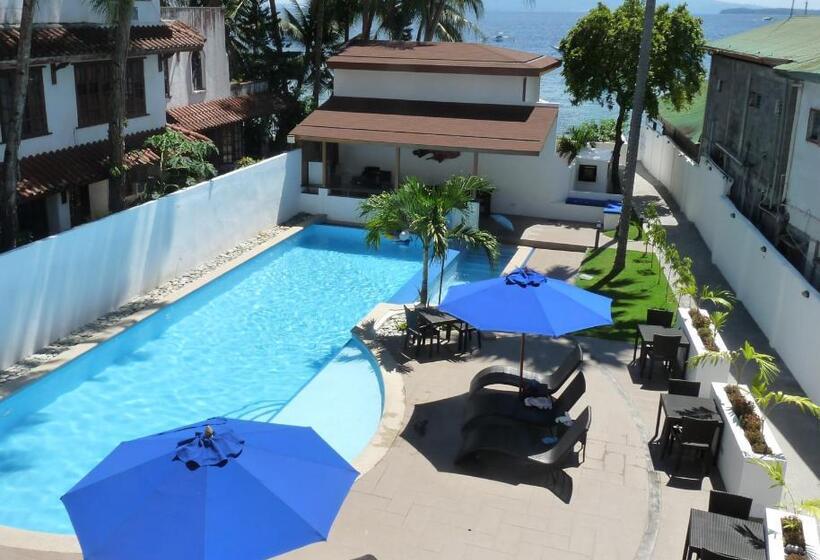 سوییت با چشمانداز استخر, Out Of The Blue Resort