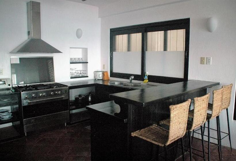 ویلای 3 خوابه, Out Of The Blue Resort