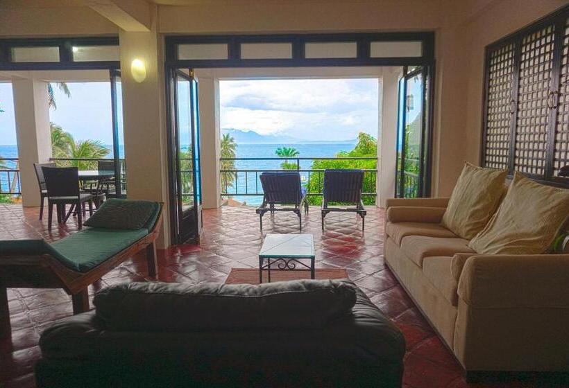 ویلای 3 خوابه, Out Of The Blue Resort