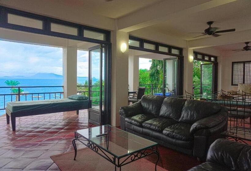 ویلای 3 خوابه, Out Of The Blue Resort