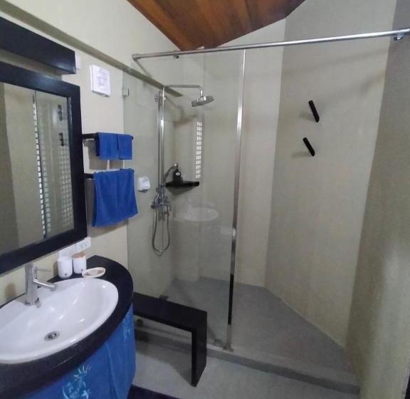 ویلای 3 خوابه, Out Of The Blue Resort