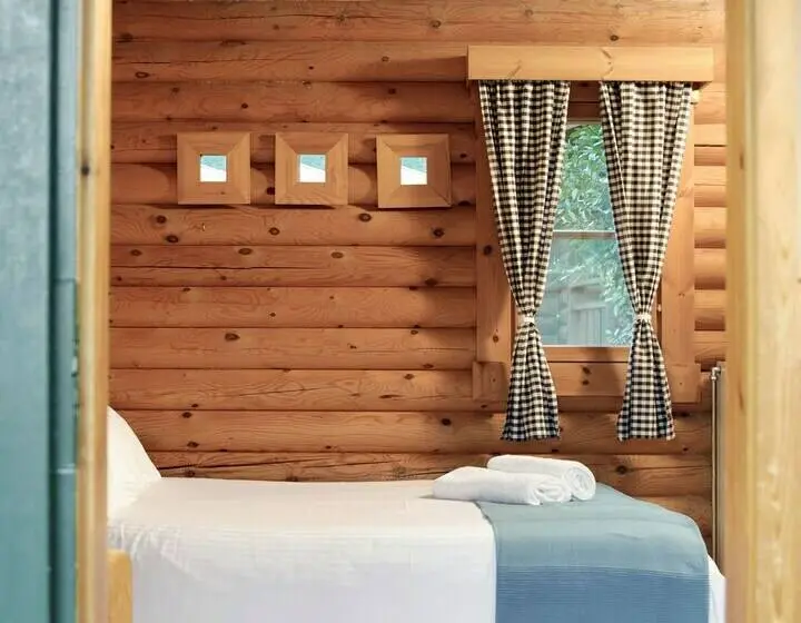 Mökki 1 Makuuhuone, Xenios Chalets