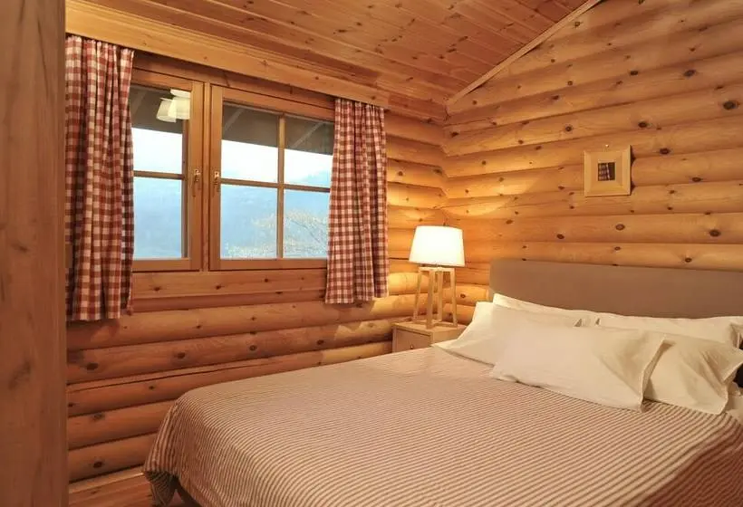 Perhehuone, Xenios Chalets