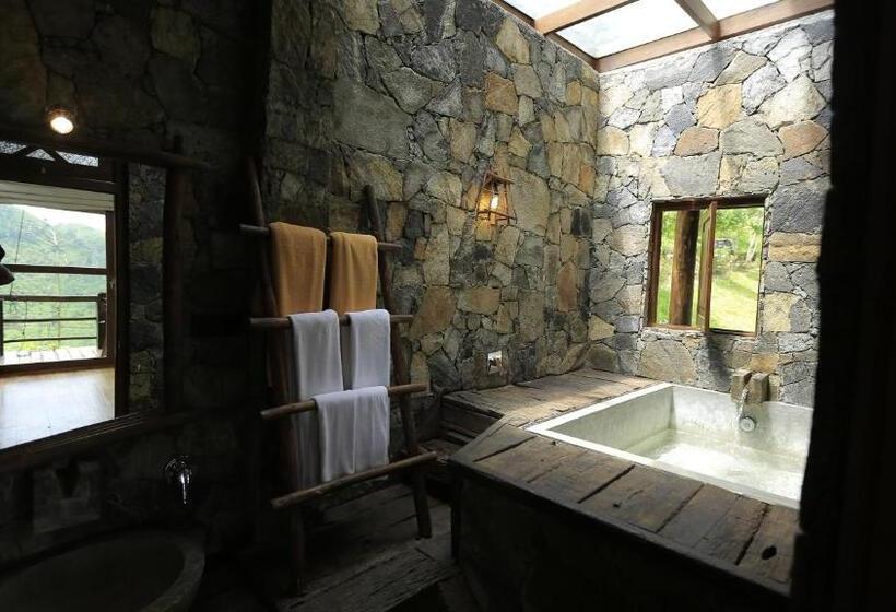 디럭스 룸, 98 Acres Resort & Spa