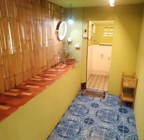 ファミリーステューディオ, Chilling Hill Guesthouse